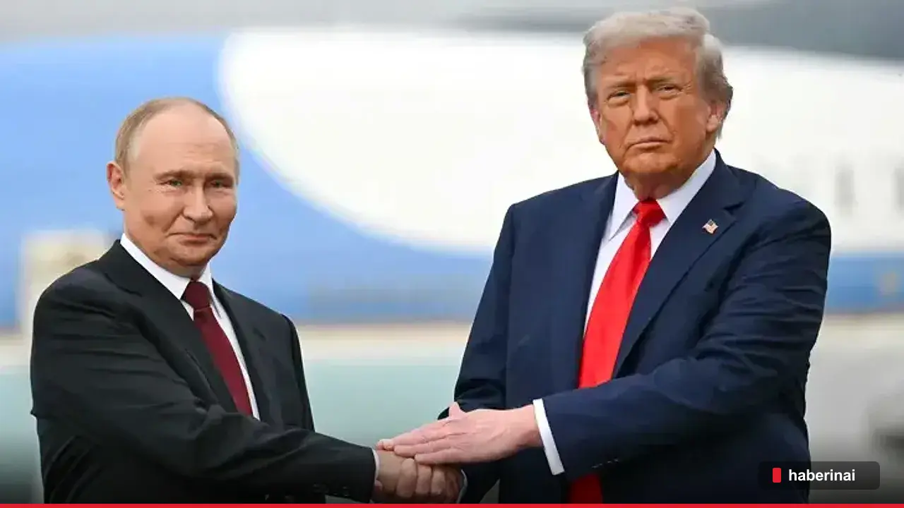 Hillary Clinton'dan iddia: Putin'in elinde Trump görüntüleri var